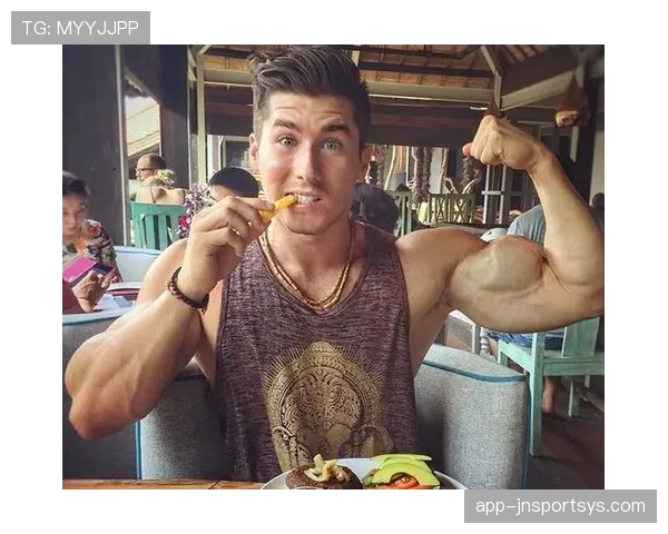 库里家冰箱里塞满蛋白粉，连狗都练出腹肌了