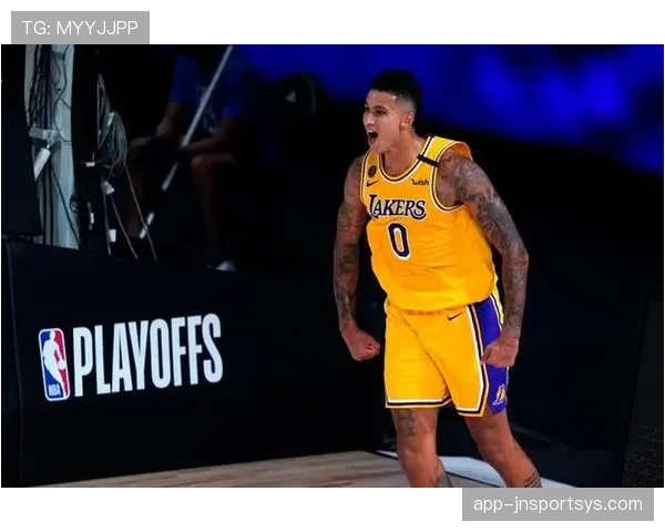 库兹马靠挡拆制造空位 提升三分命中率带动湖人攻击效率