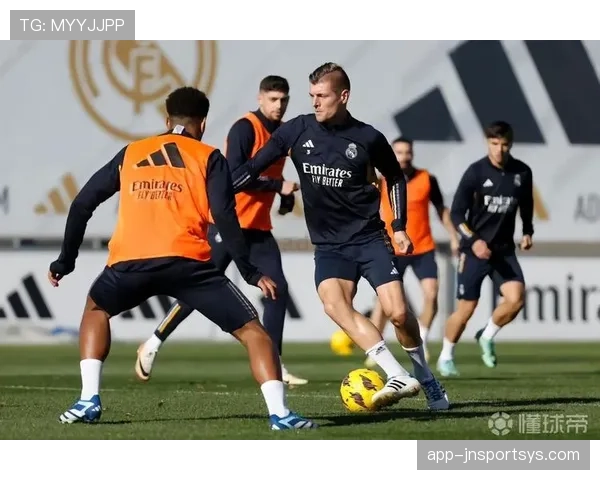 巴尔韦德 vs 莫德里奇：中场核心传承与风格差异