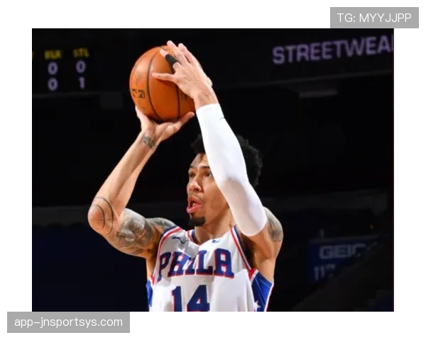 丹尼·格林无球跑动提升三分命中率，季后赛表现优于常规赛