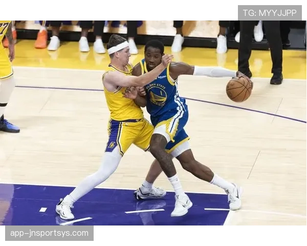 库明加与库里挡拆制造错位，较赛季初终结效率提升