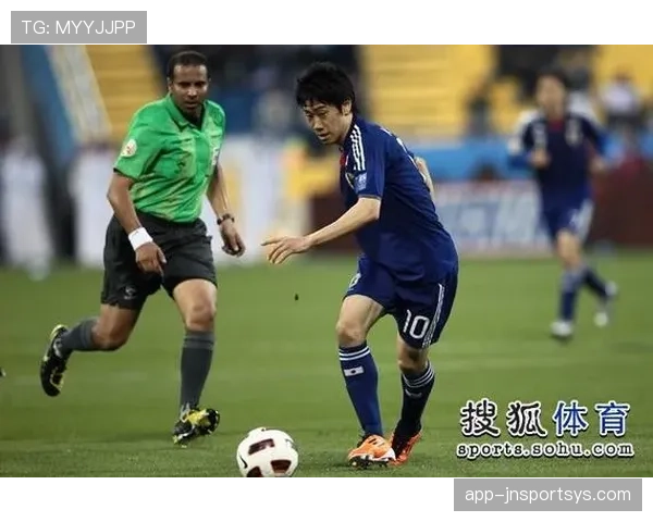 接管本赛季中场组织，香川频繁直塞撕开后防制造机会